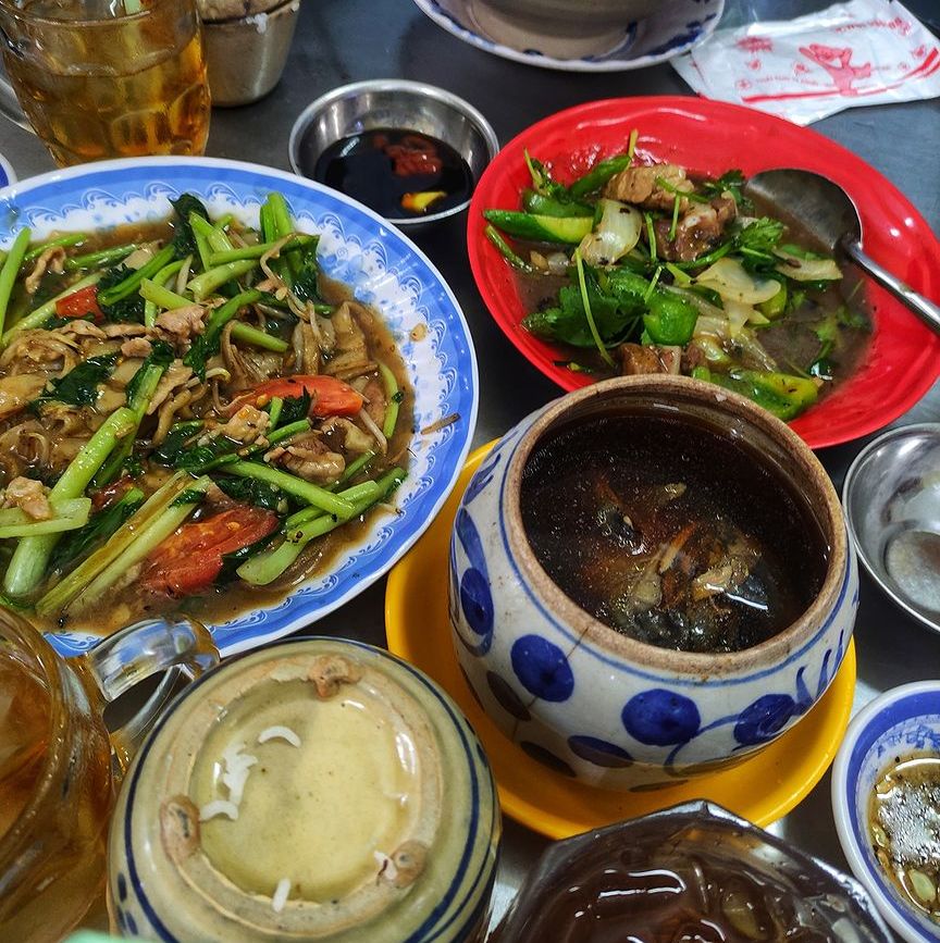 Cơm thố Chuyên Ký