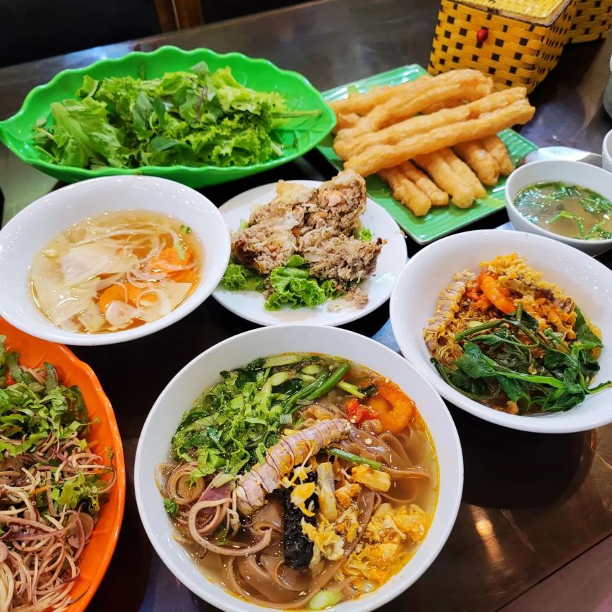 Bánh đa cua Bà Cụ